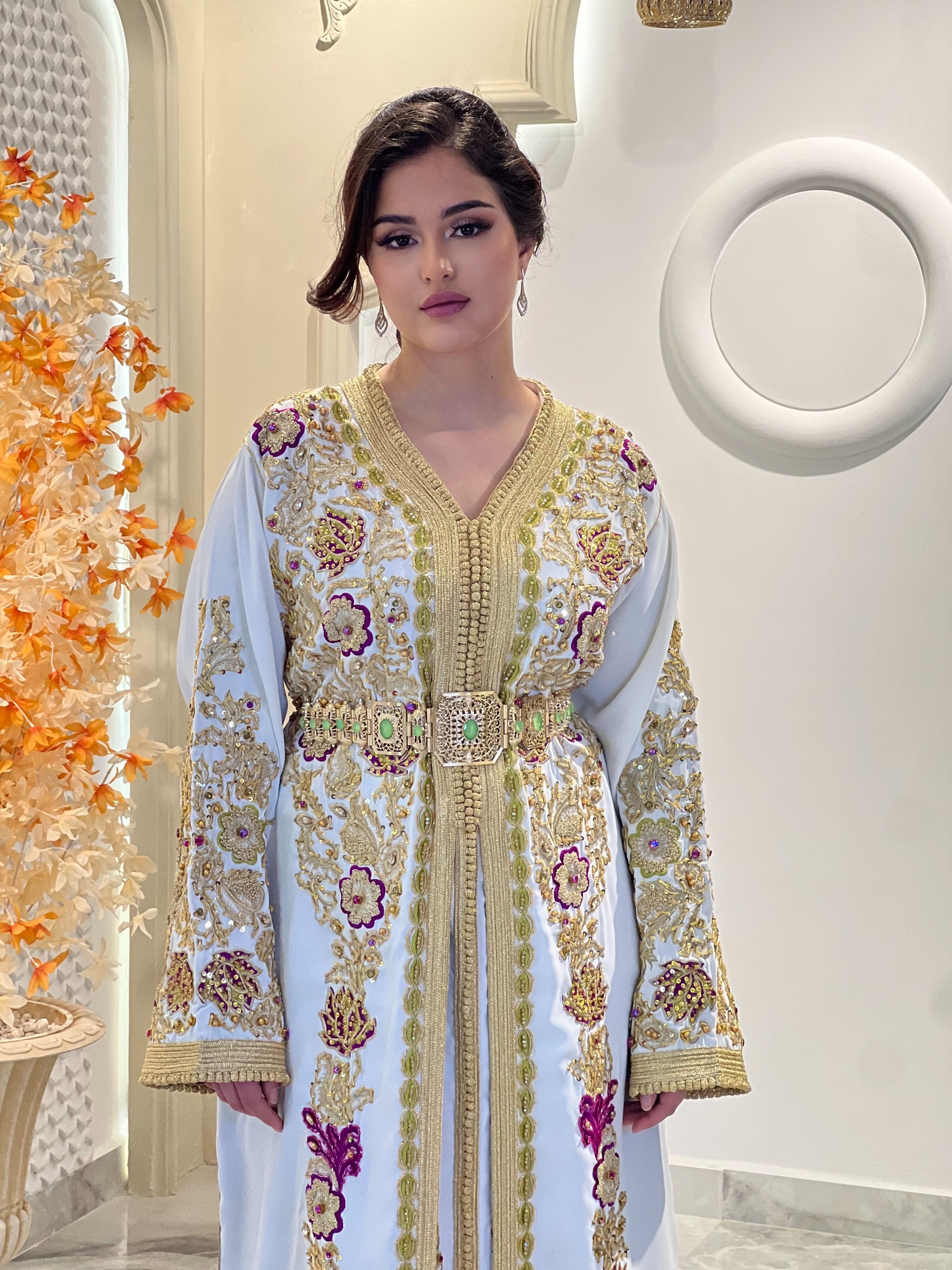 Exclusive Takchita Dina