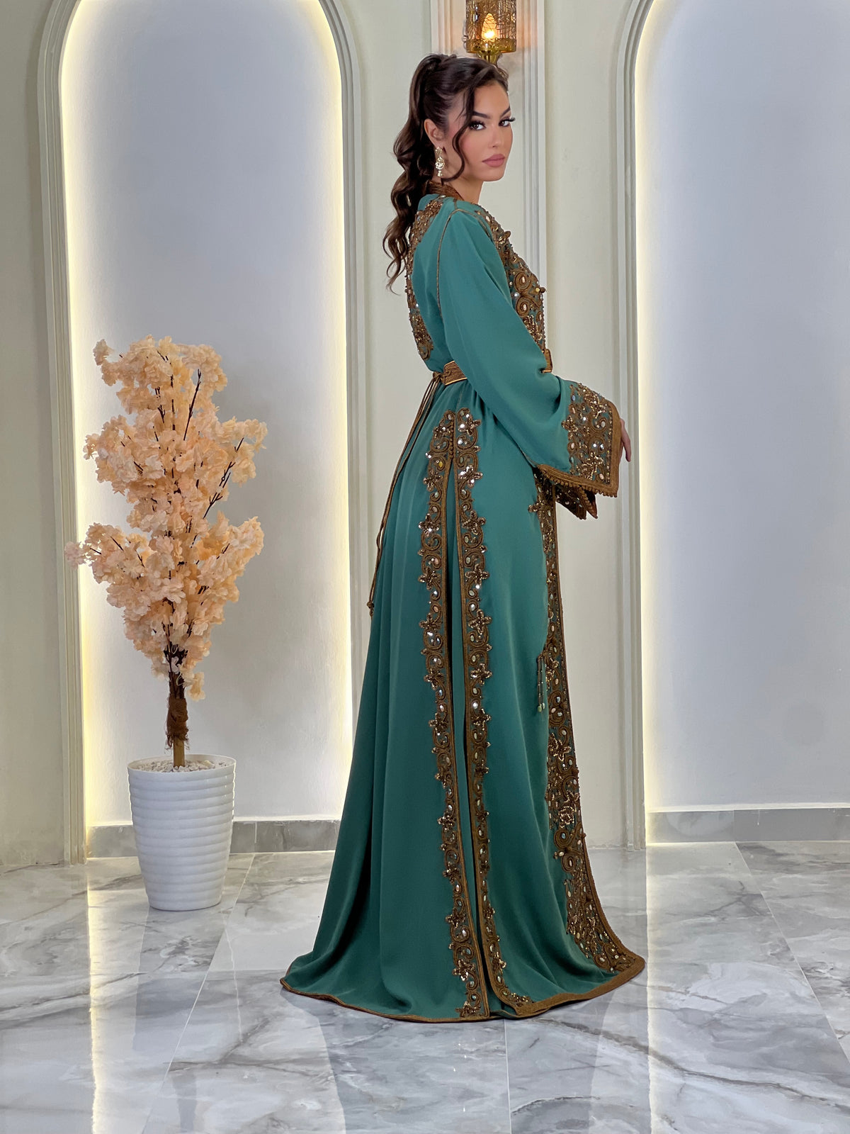 Lebsa Elissia, lebsa marroquí de crepé – vista 5 | Kaftan Elegance