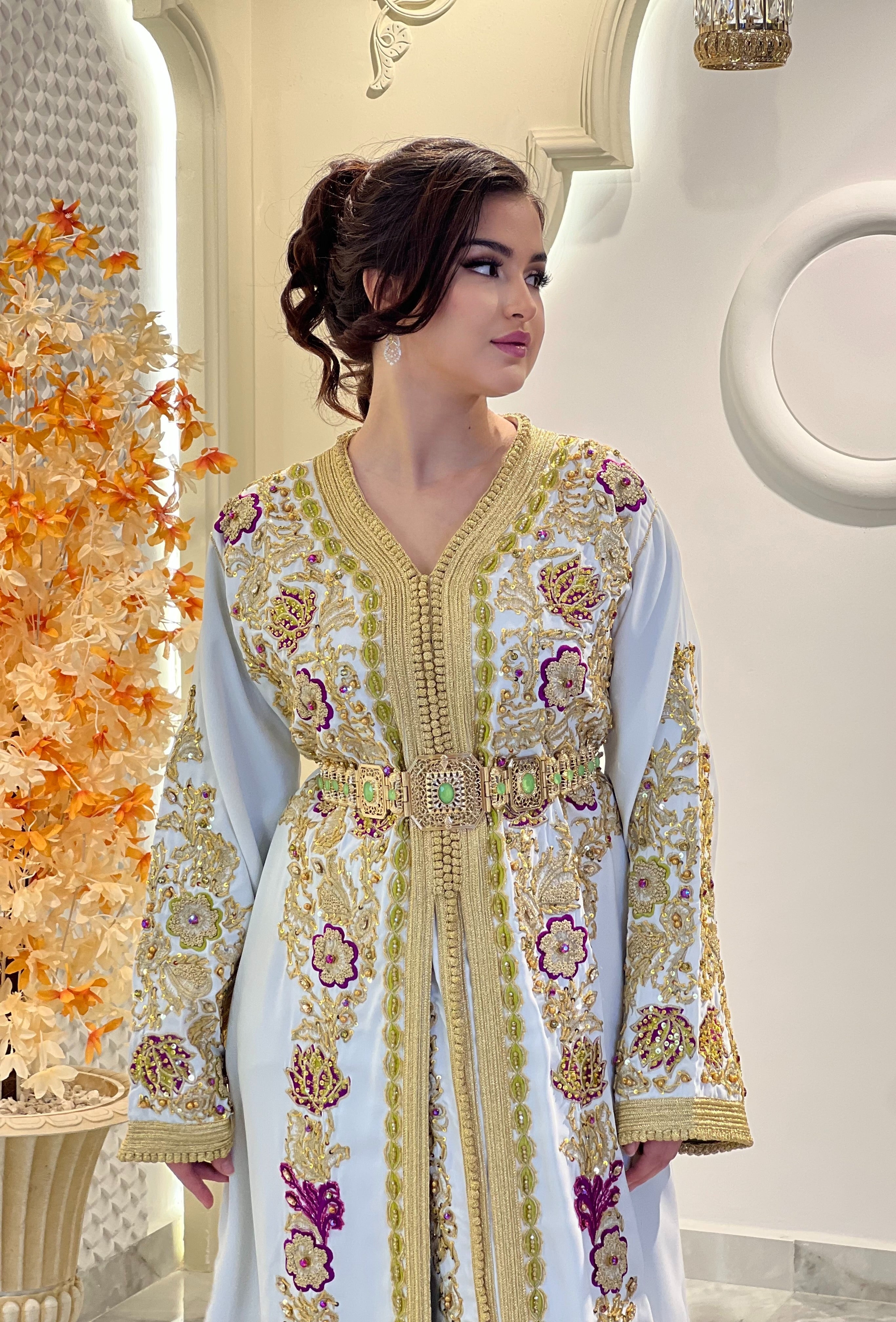 Exclusive Takchita Dina