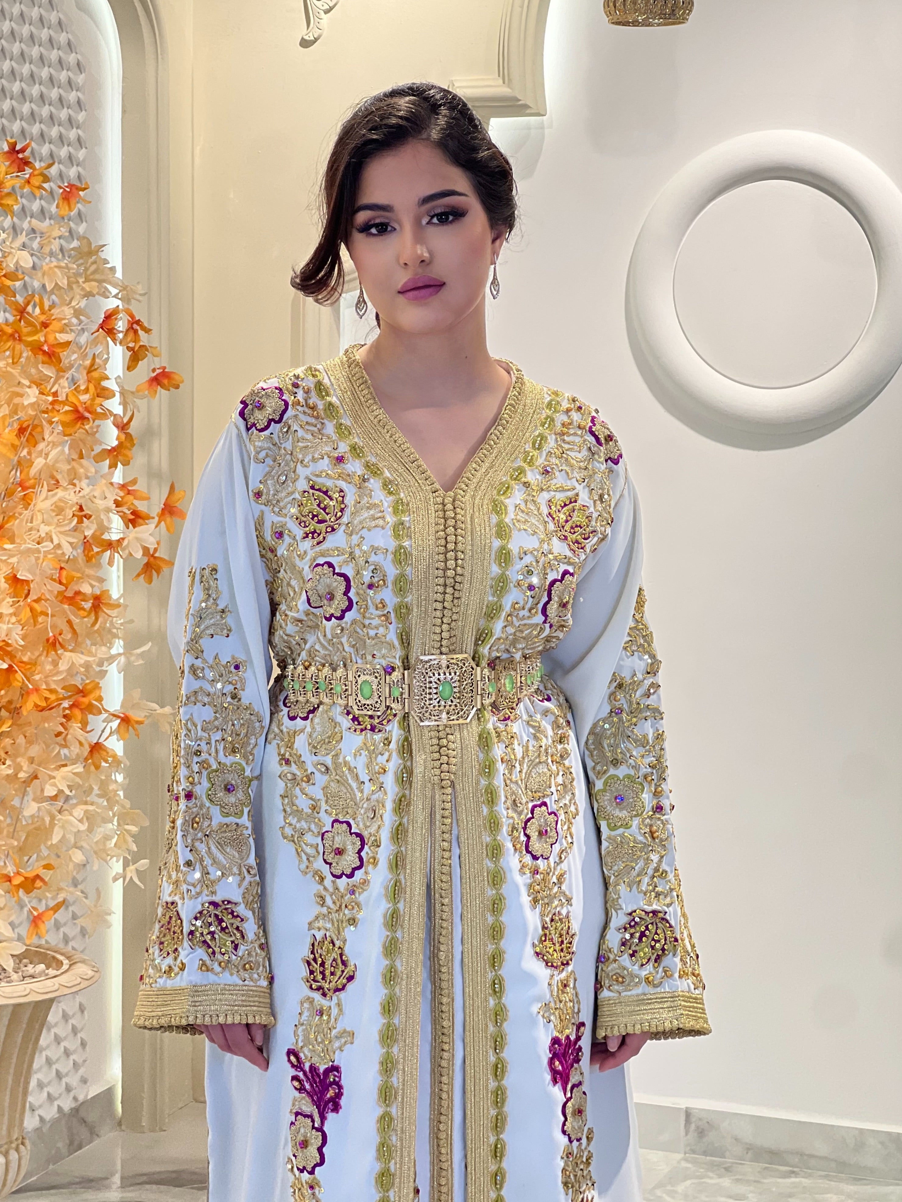 Exclusive Takchita Dina