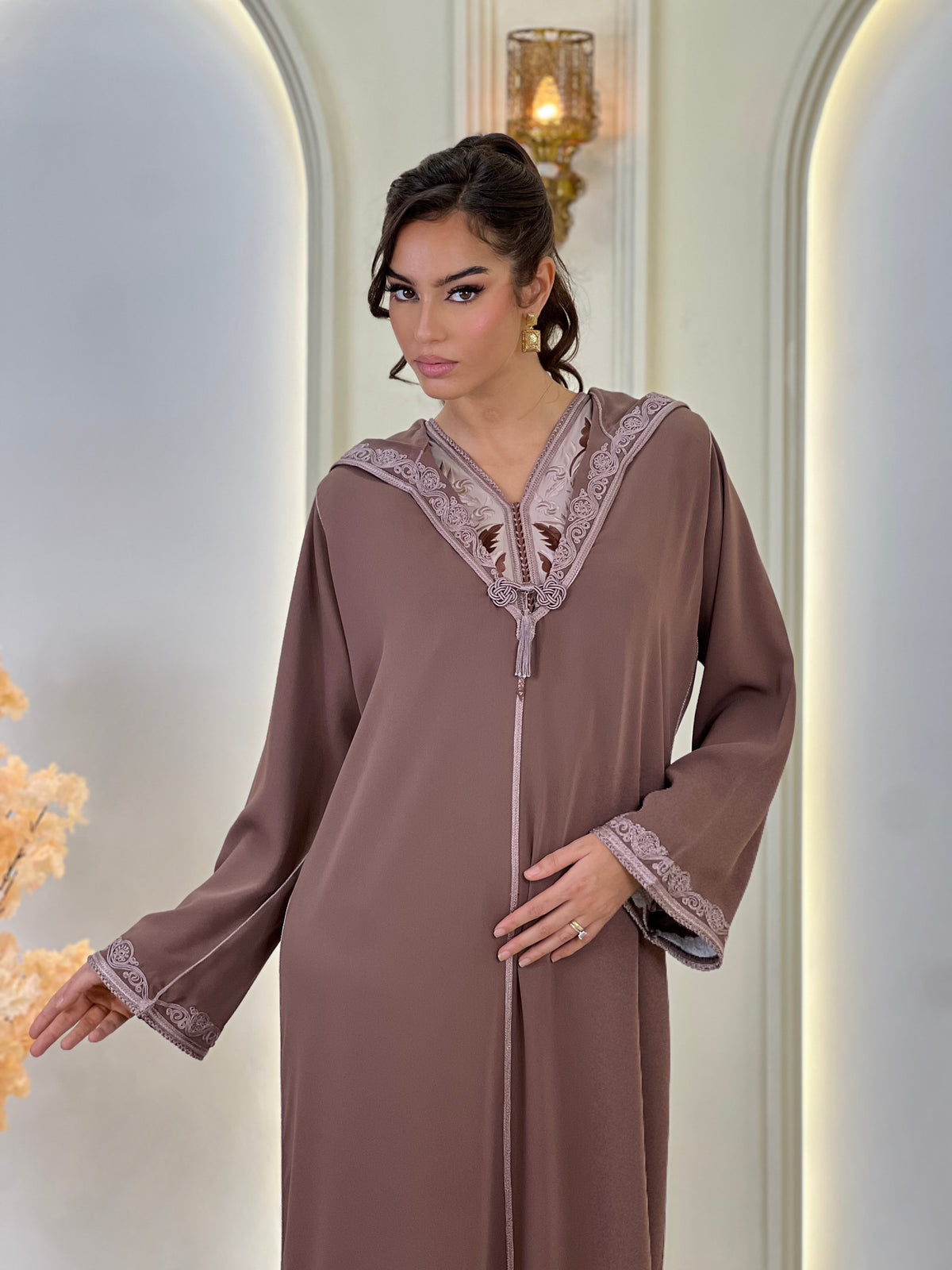 Jellaba Solivana, djellaba marocaine en crêpe – vue 4 | Kaftan Elegance
