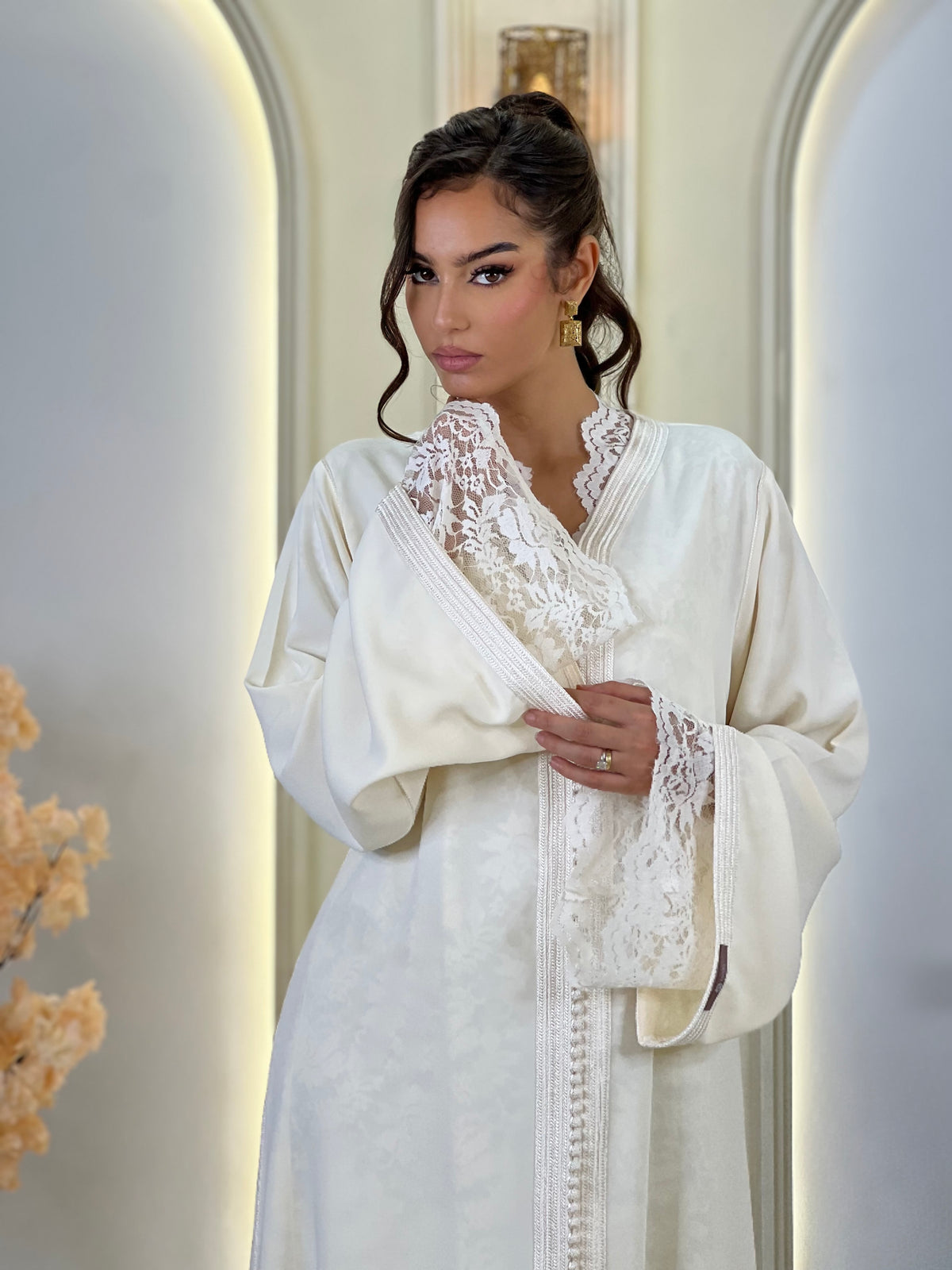Ravellia White, lebsa marocaine blanche en crêpe | Kaftan Elegance
