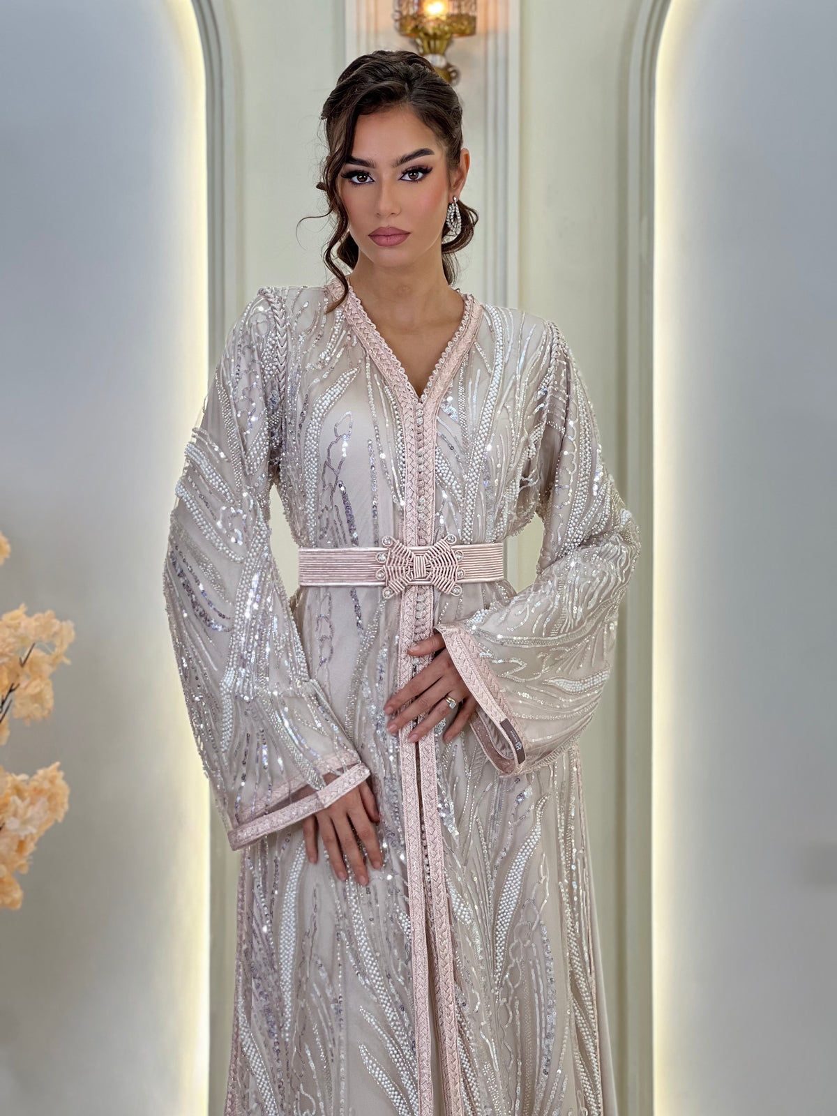 Flore Champagne, lebsa marroquí beige de gasa – vista 3 | Kaftan Elegance