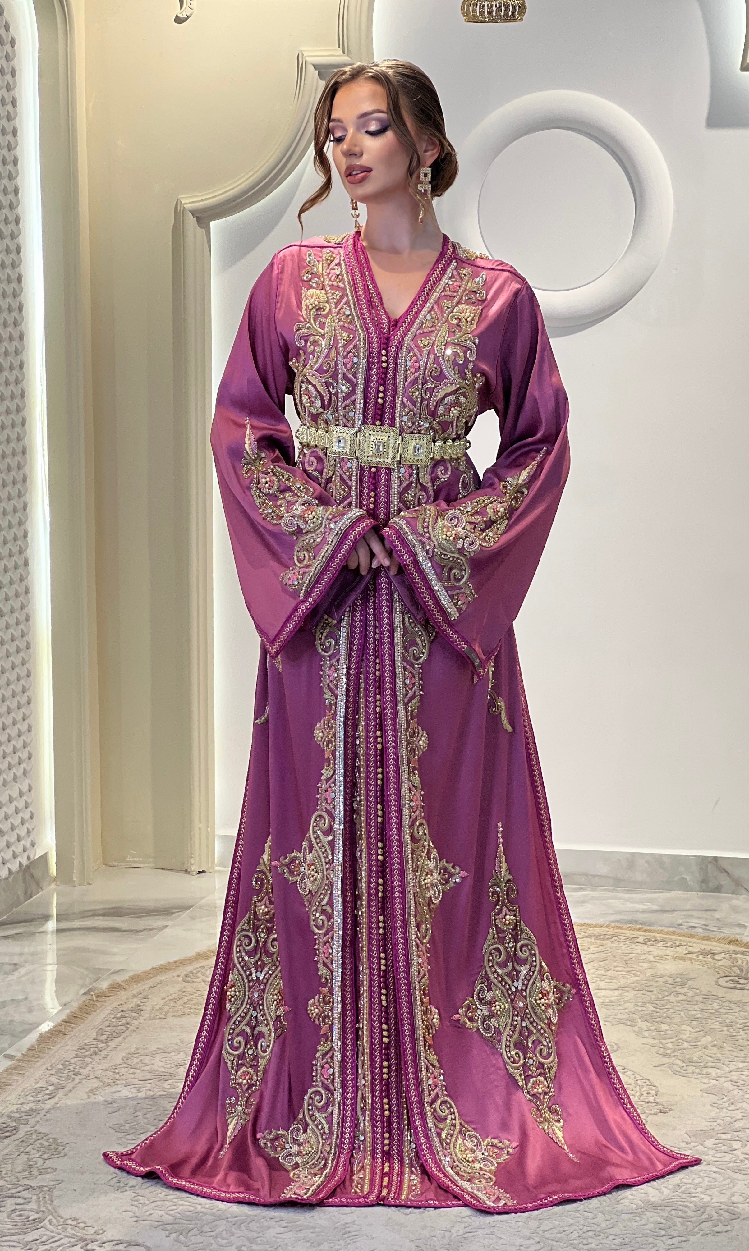 Exclusive Takchita Mona