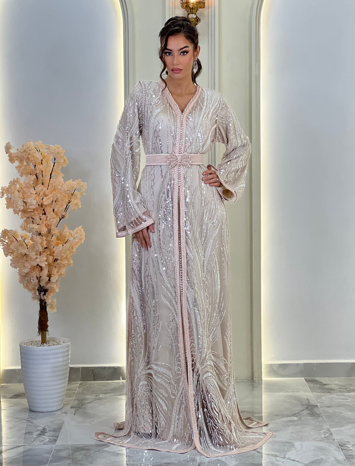 Flore Champagne, lebsa marroquí beige de gasa – vista 8 | Kaftan Elegance