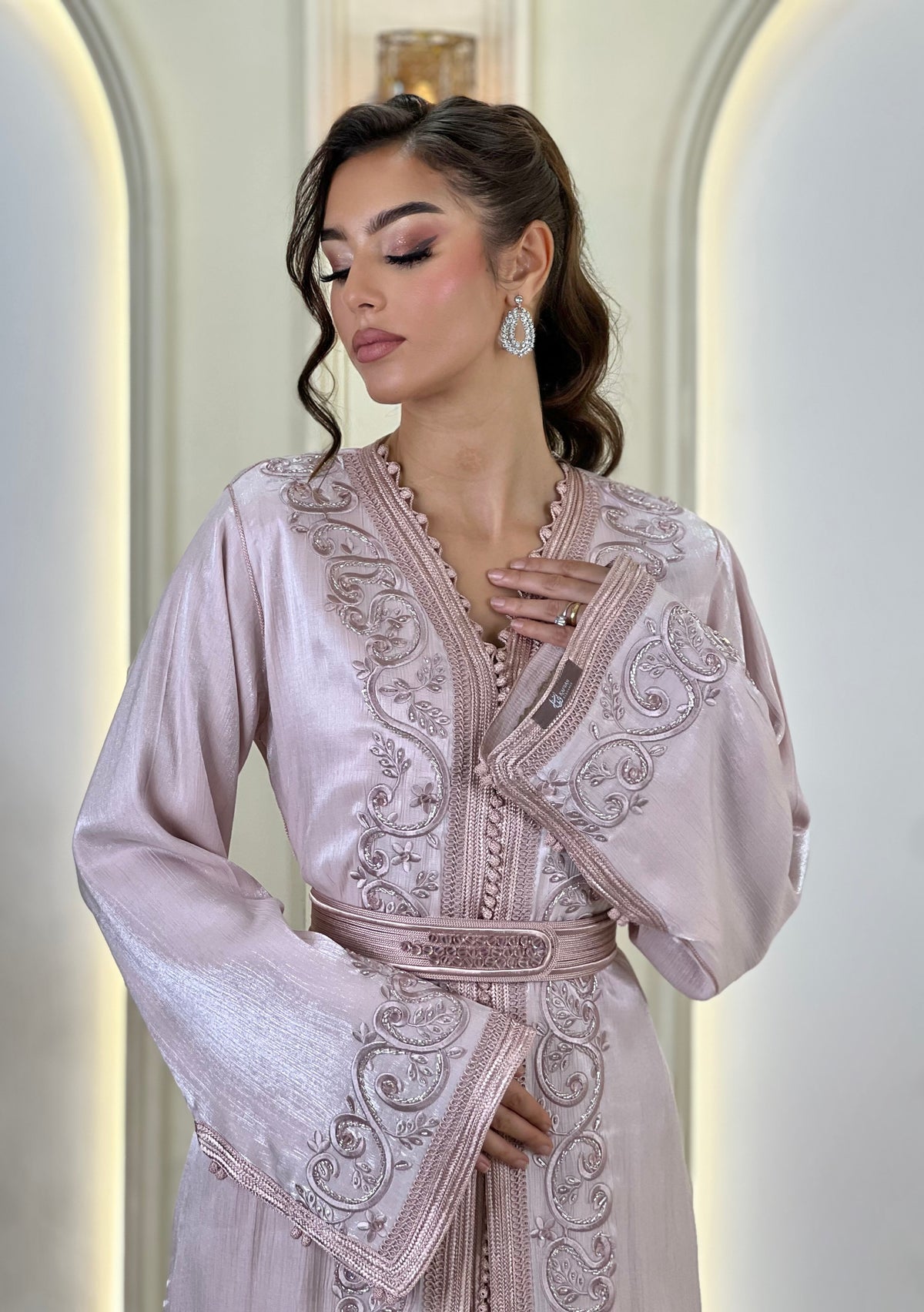 Lucia light pink, pink Moroccan lebsa in satin – view 8 | Kaftan Elegance