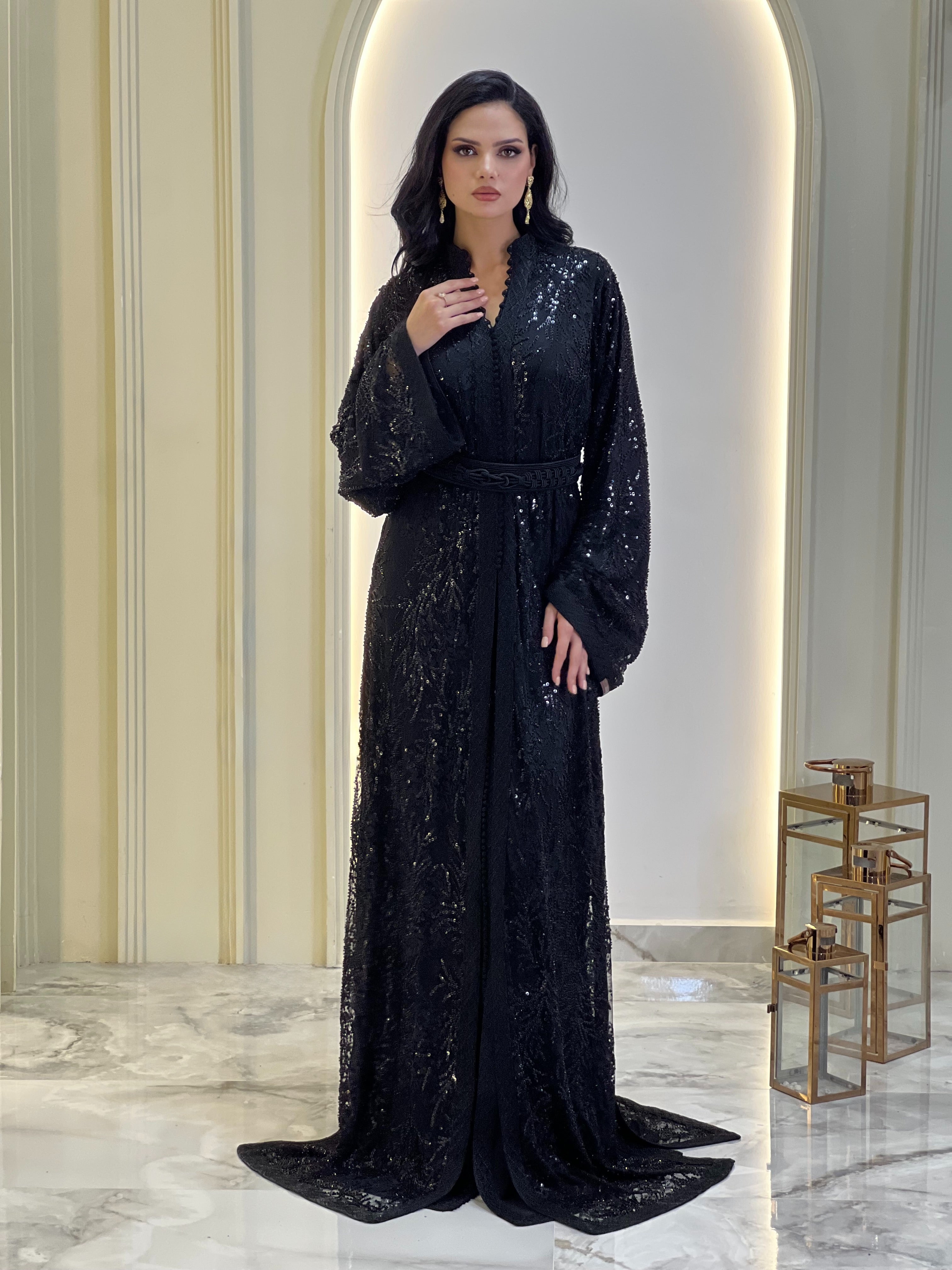 Amoura Black