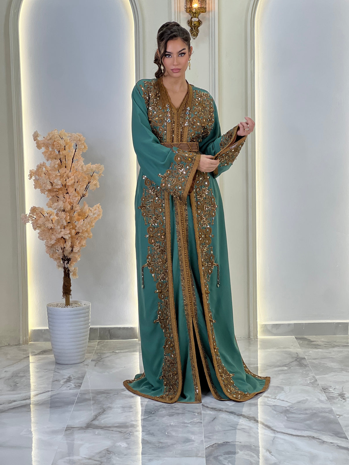 Lebsa Elissia, lebsa marroquí de crepé – vista 7 | Kaftan Elegance