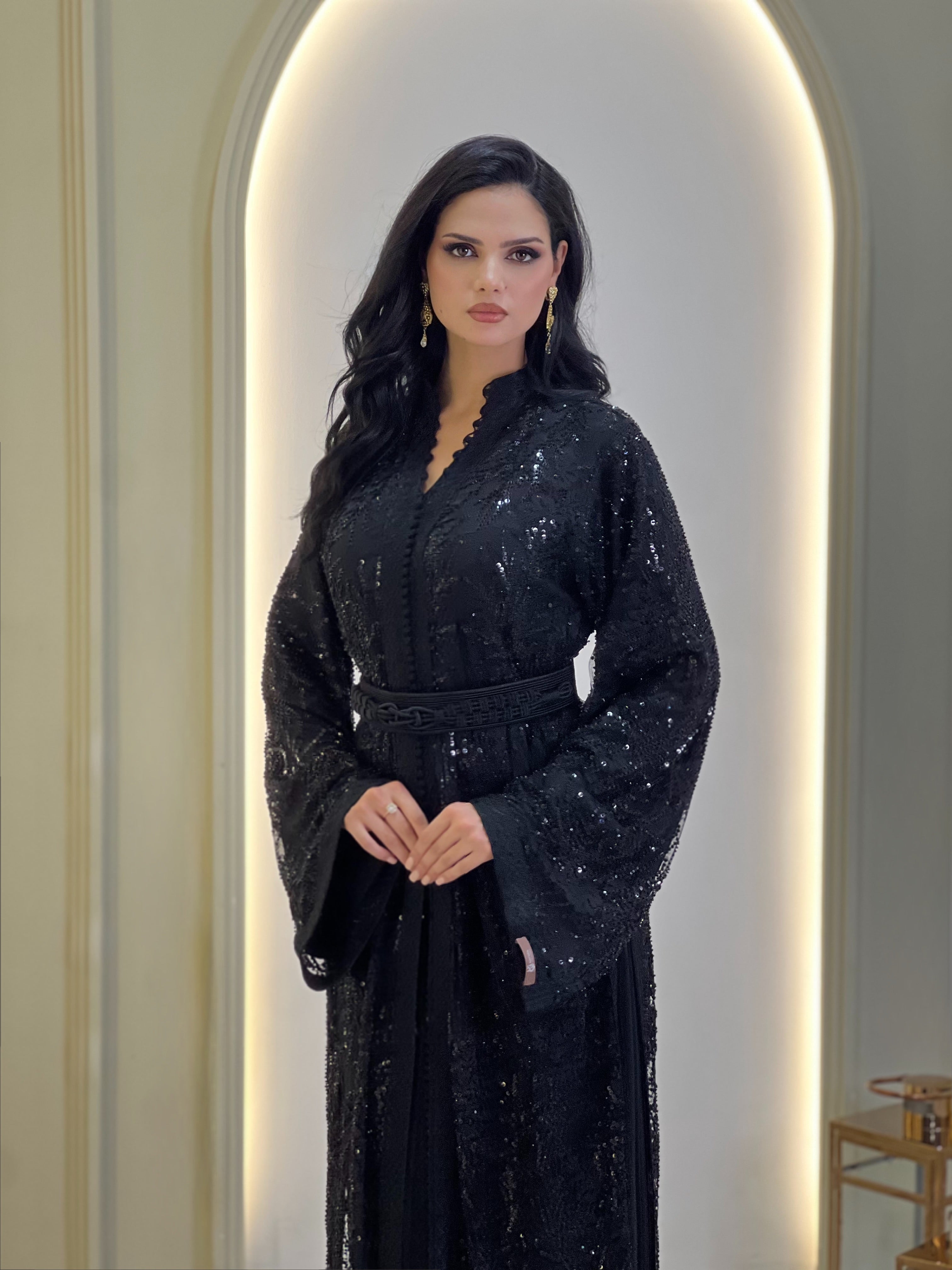 Amoura Black
