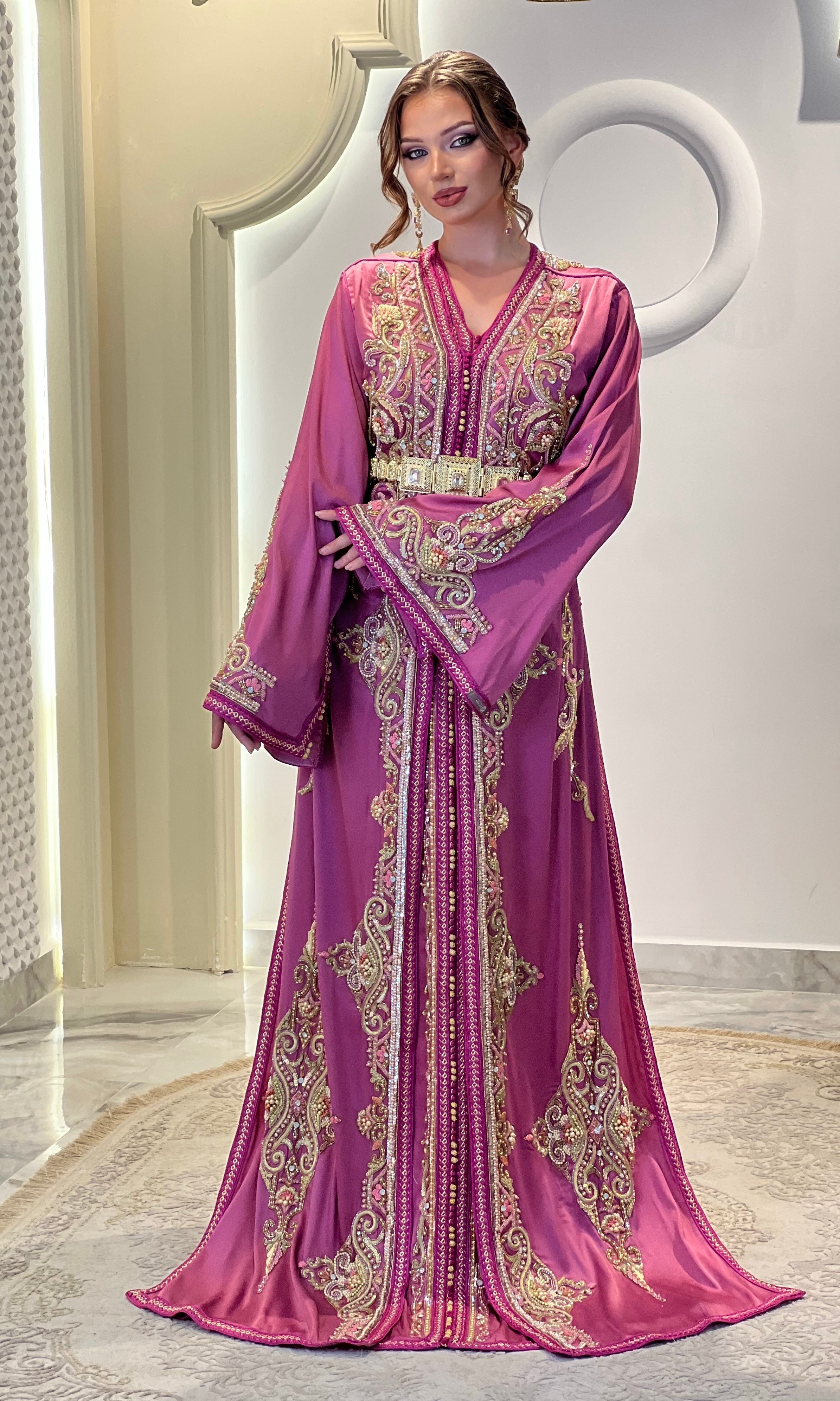 Exclusive Takchita Mona