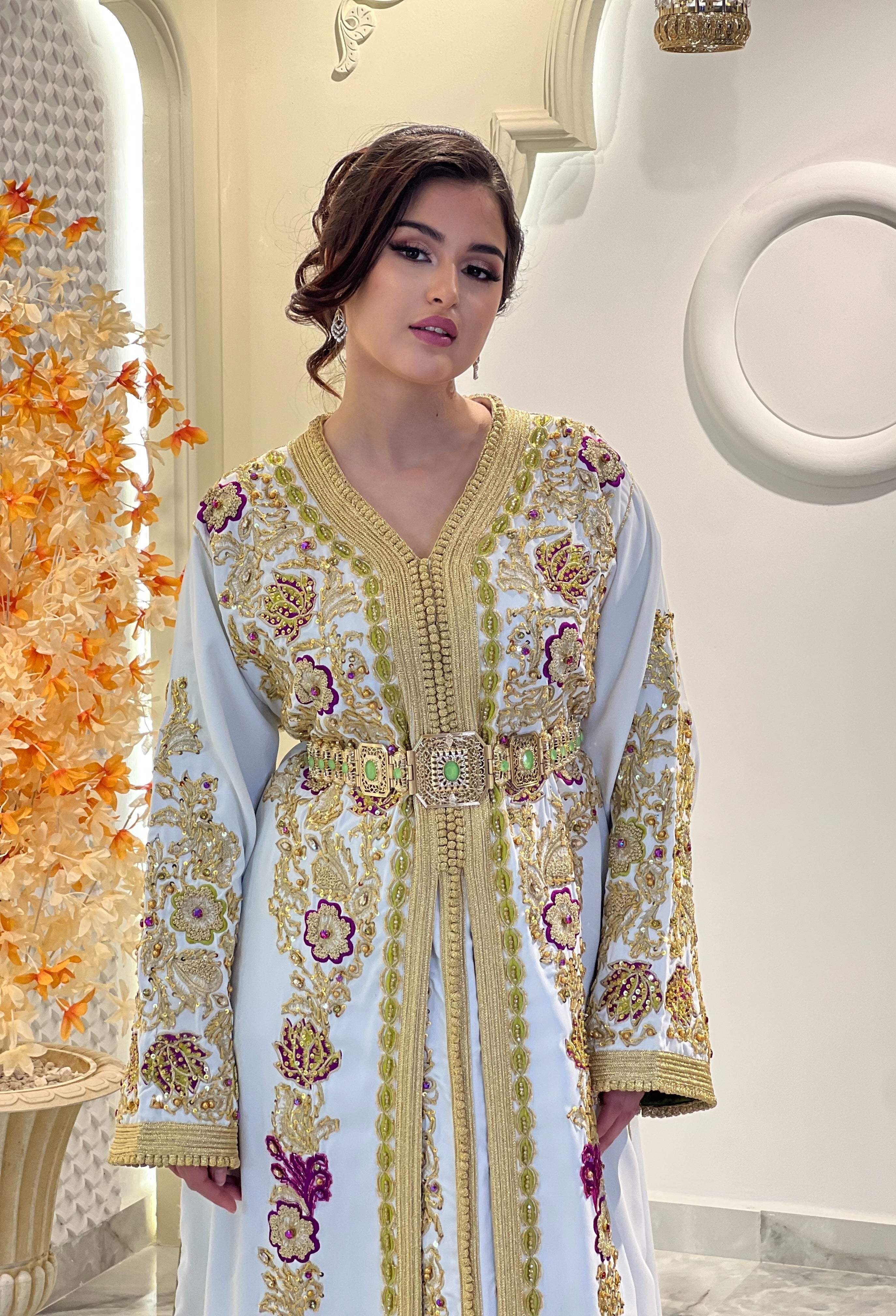 Exclusive Takchita Dina