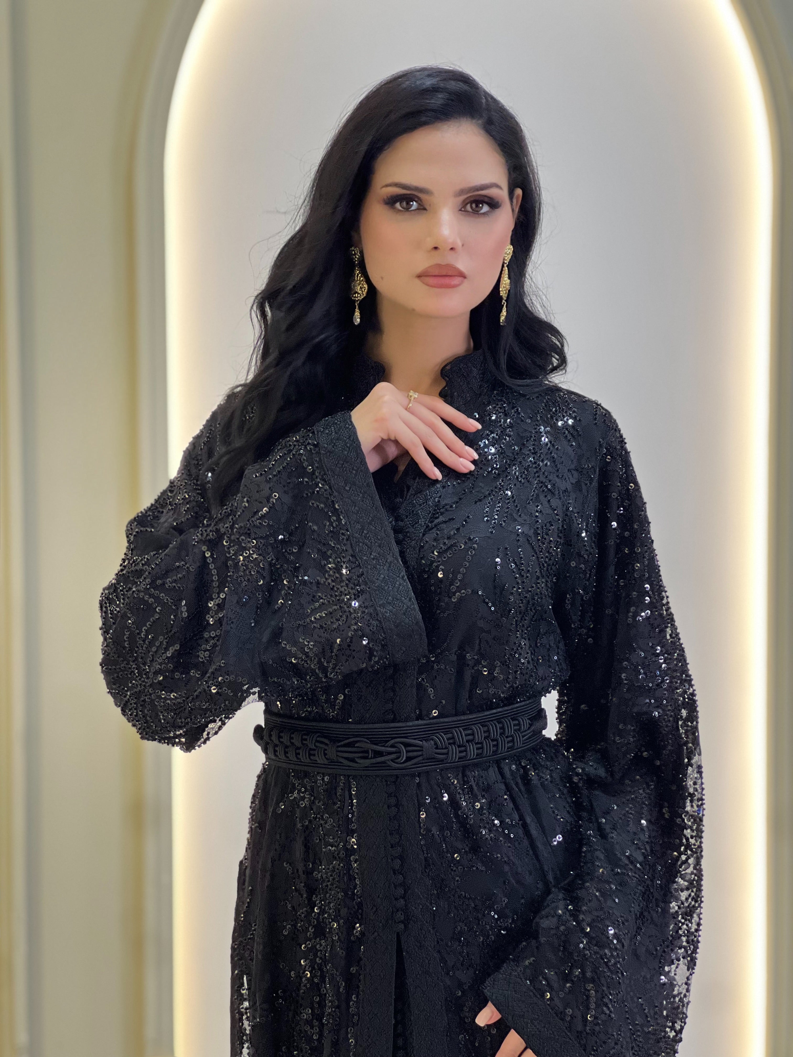 Amoura Black