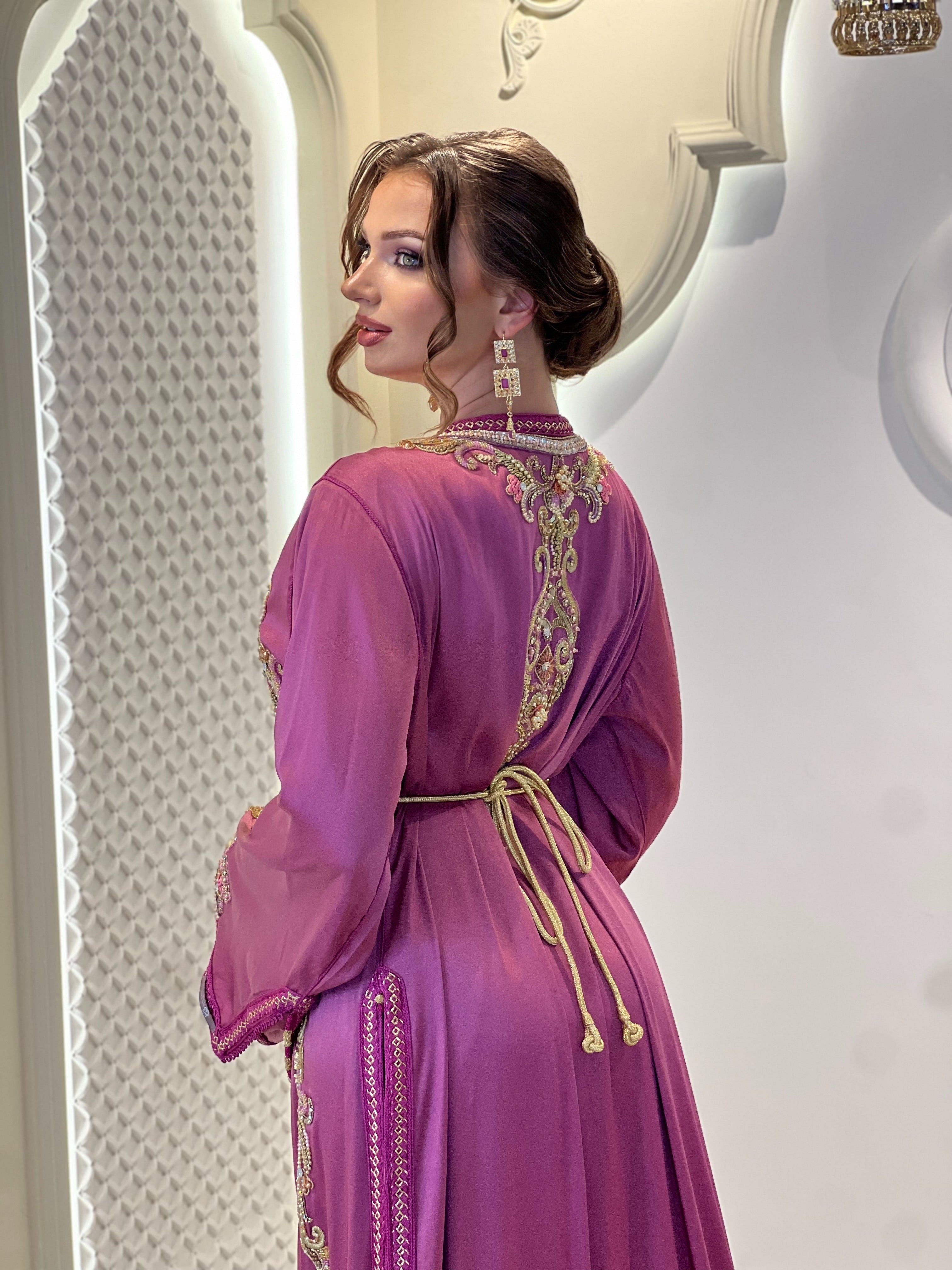 Exclusive Takchita Mona
