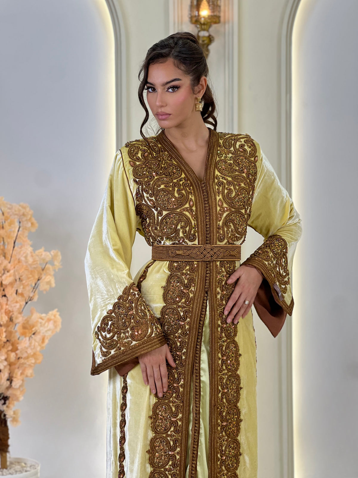 Perline Soft Lemon, lebsa marroquí de terciopelo – vista 8 | Kaftan Elegance