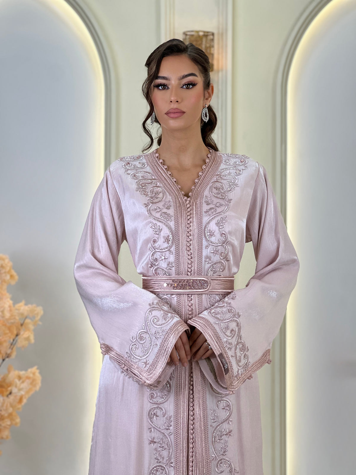 Lucia light pink, lebsa marroquí rosa de satén – vista 2 | Kaftan Elegance