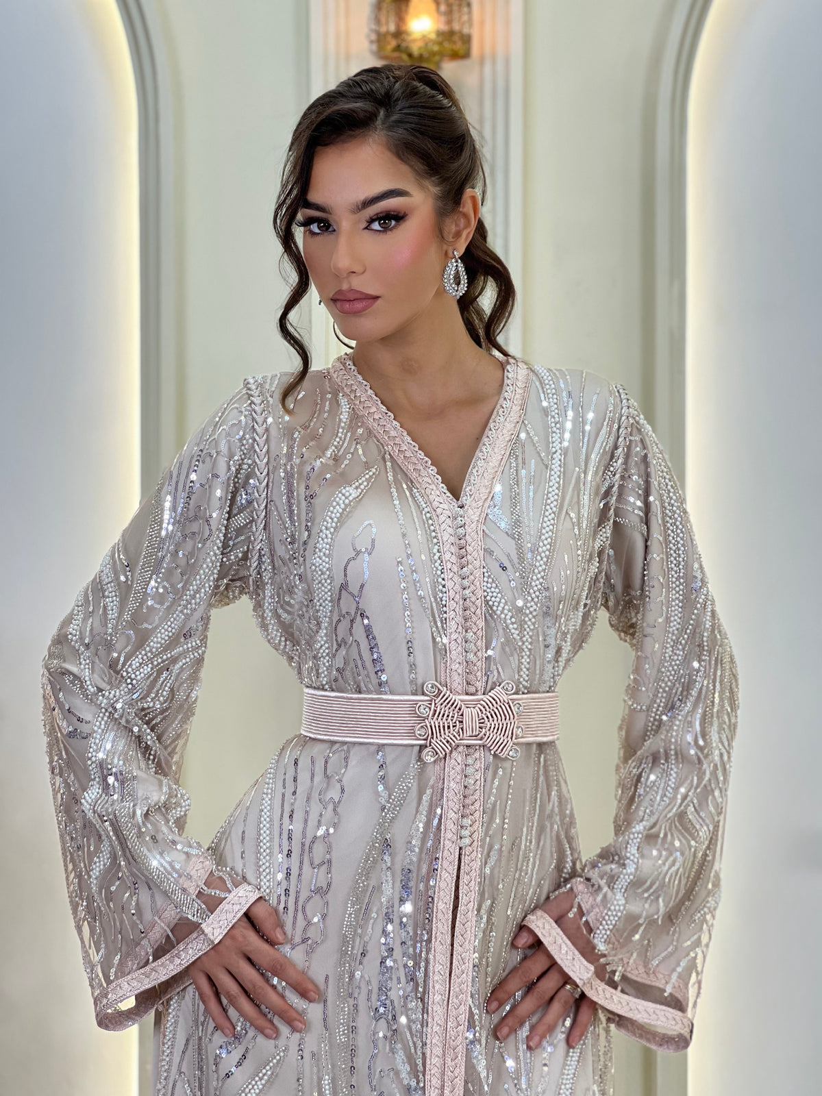 Flore Champagne, lebsa marroquí beige de gasa – vista 10 | Kaftan Elegance