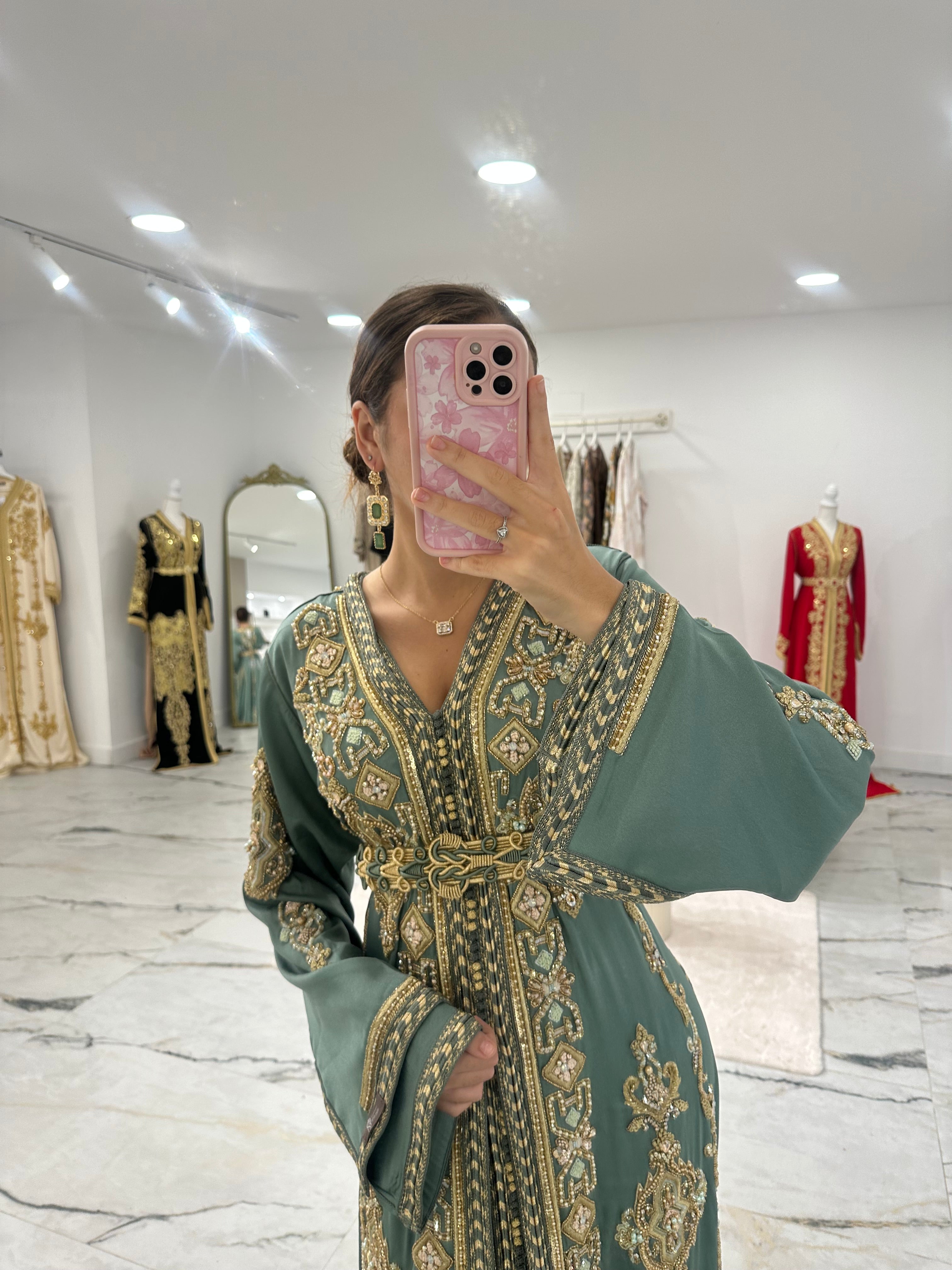 Exclusive Takchita Zahira