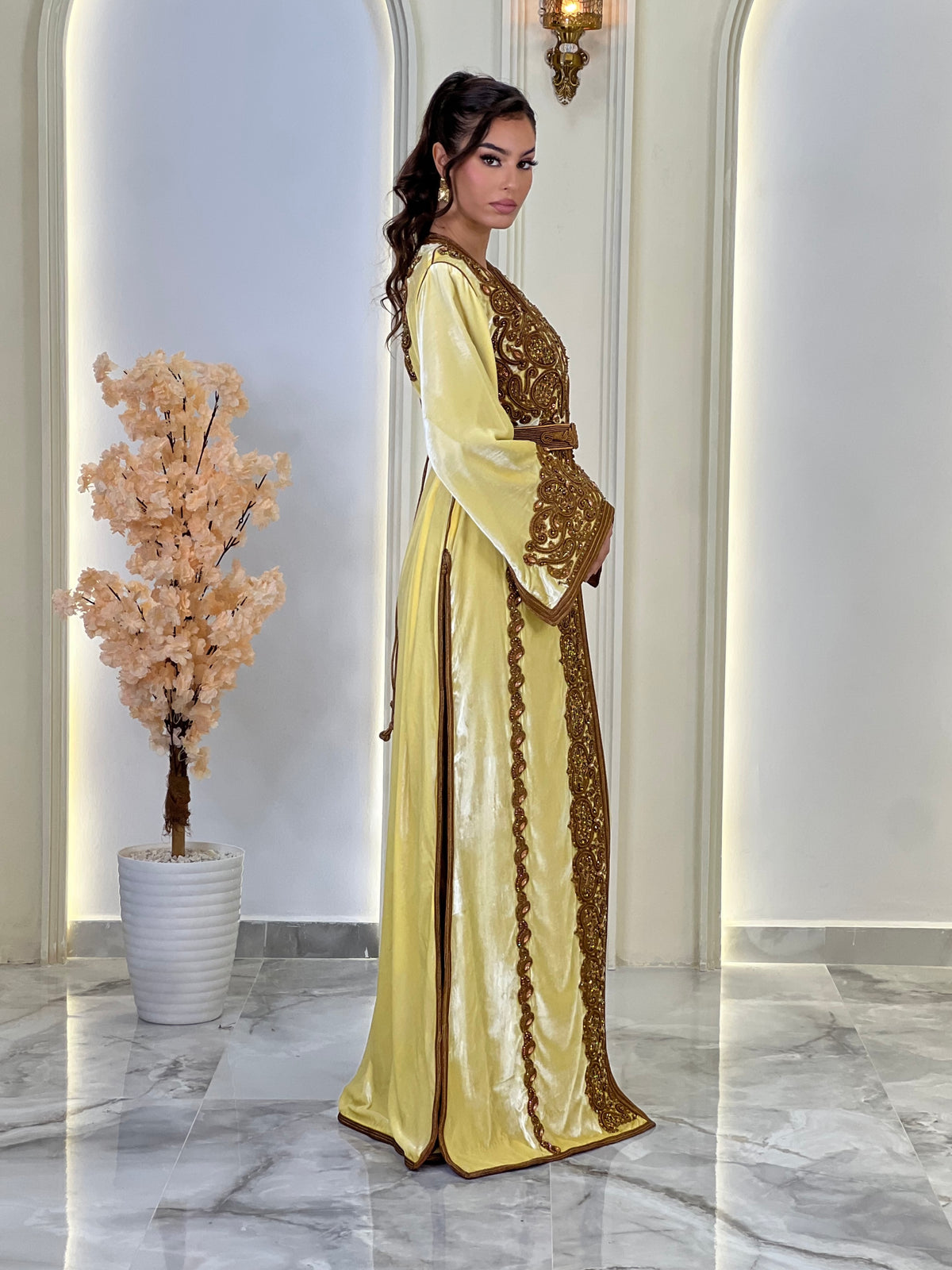 Perline Soft Lemon, lebsa marroquí de terciopelo – vista 3 | Kaftan Elegance