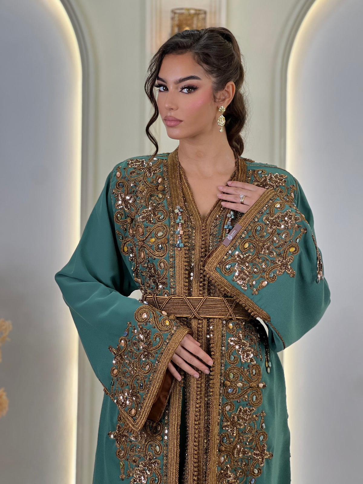 Lebsa Elissia, lebsa marroquí de crepé – vista 6 | Kaftan Elegance
