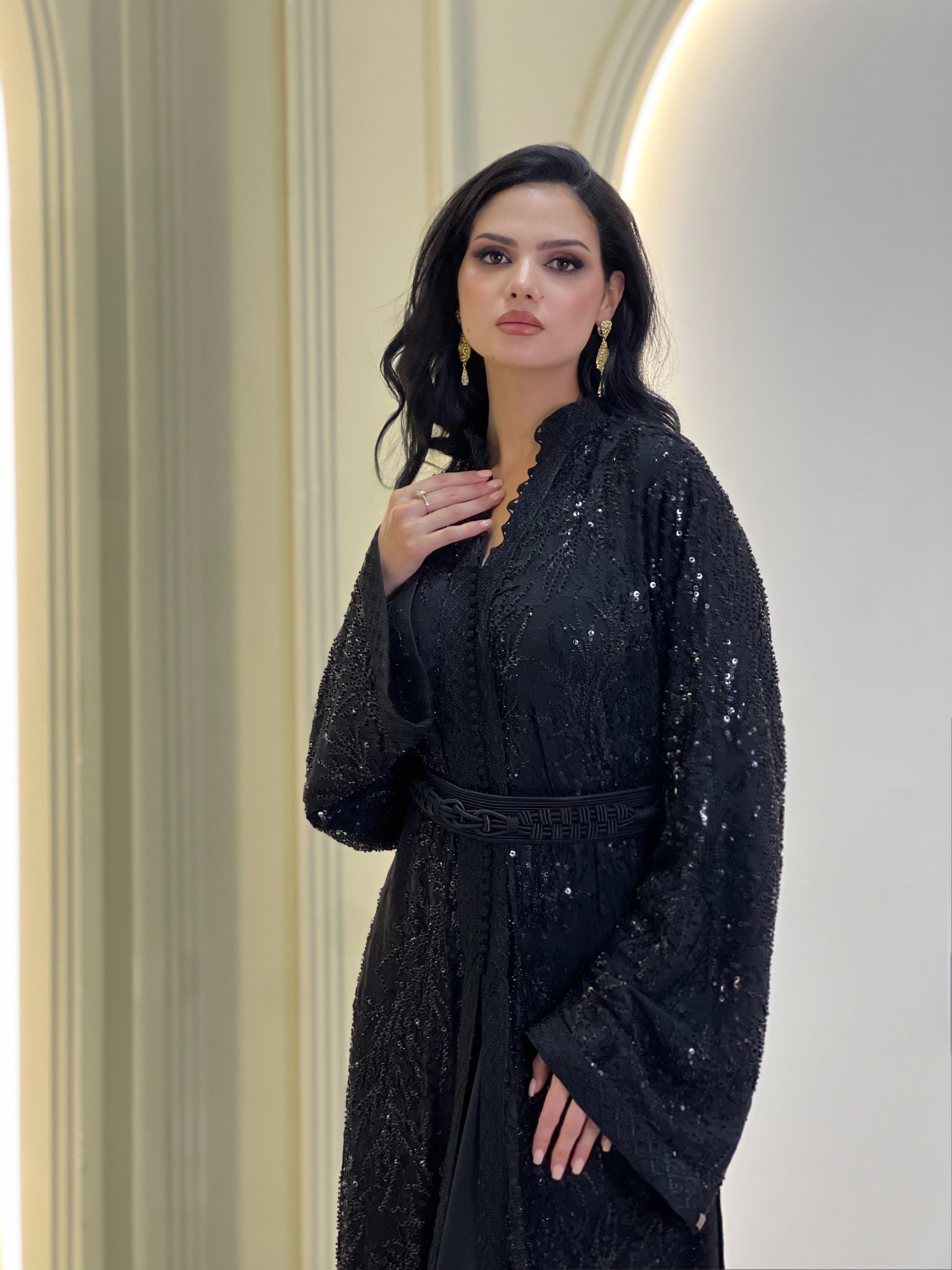 Amoura Black