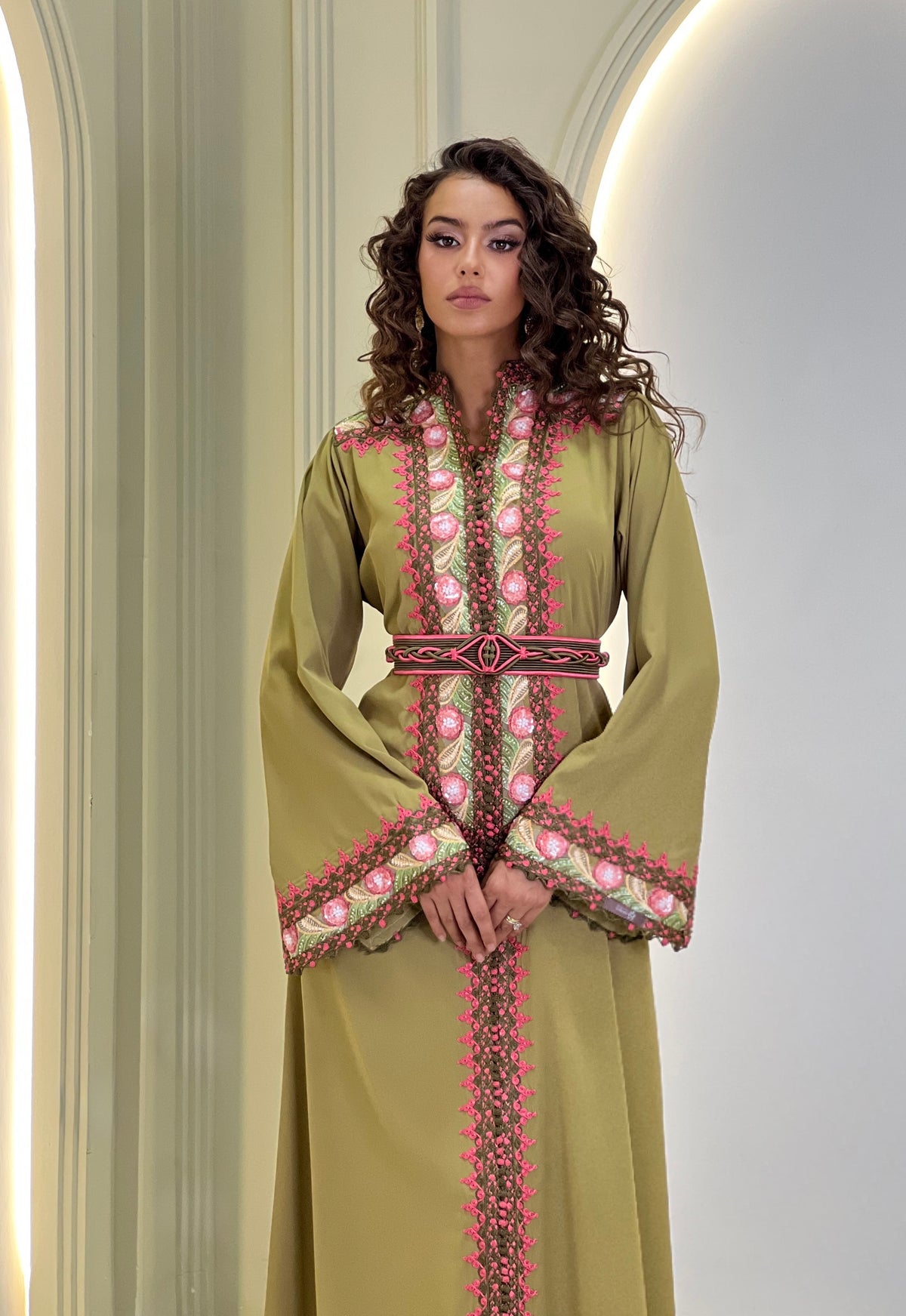 Kaftan Hazal, caftán marroquí de crepé – vista 6 | Kaftan Elegance