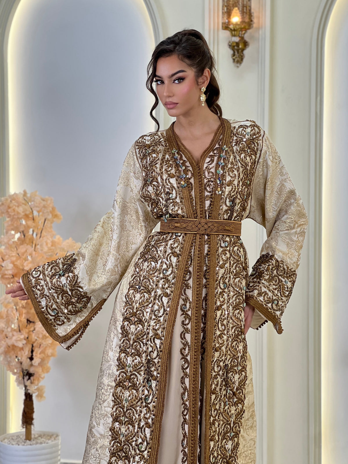 Lebsa Reine, lebsa marocaine en brocart – vue 5 | Kaftan Elegance