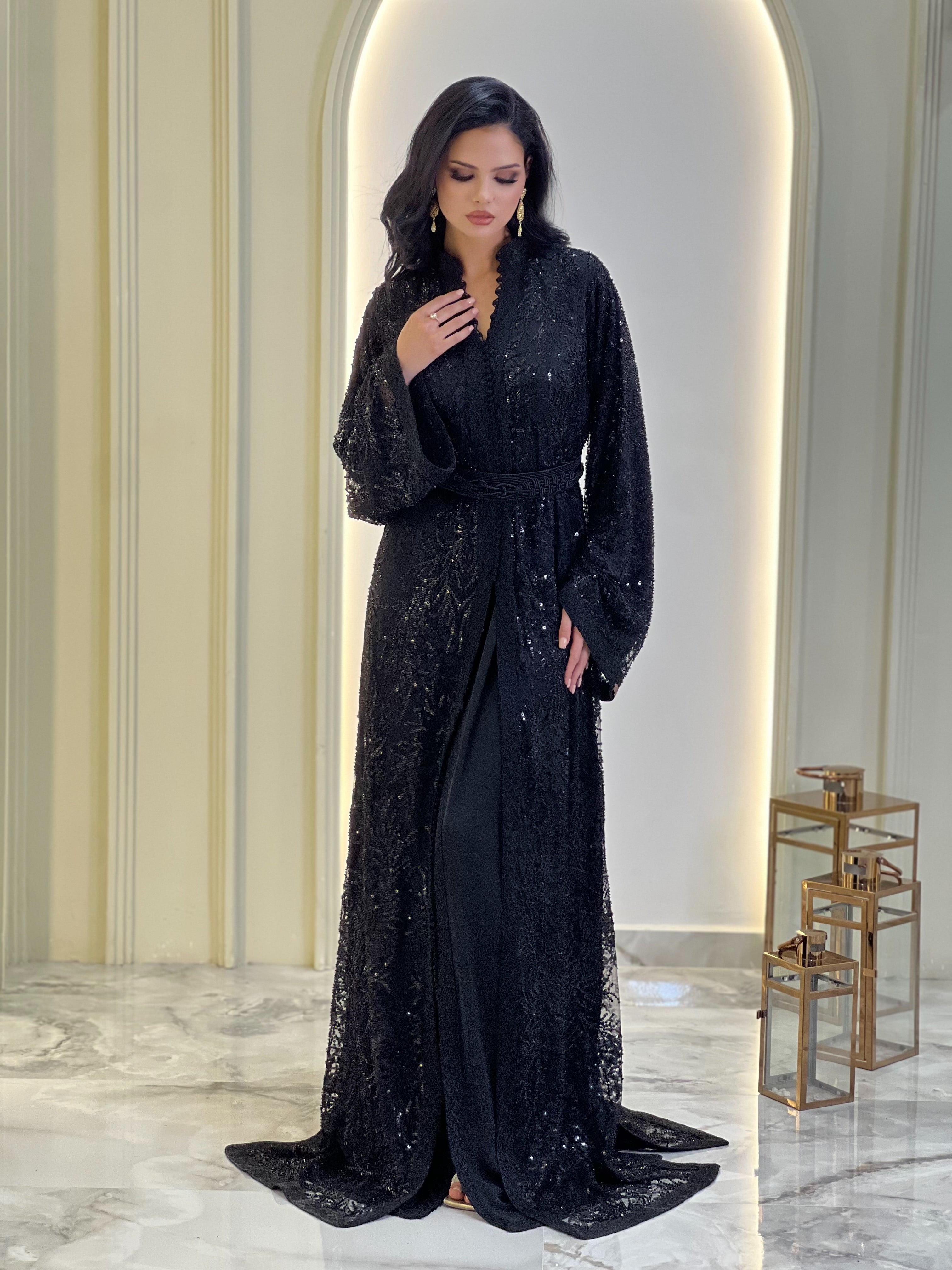 Amoura Black