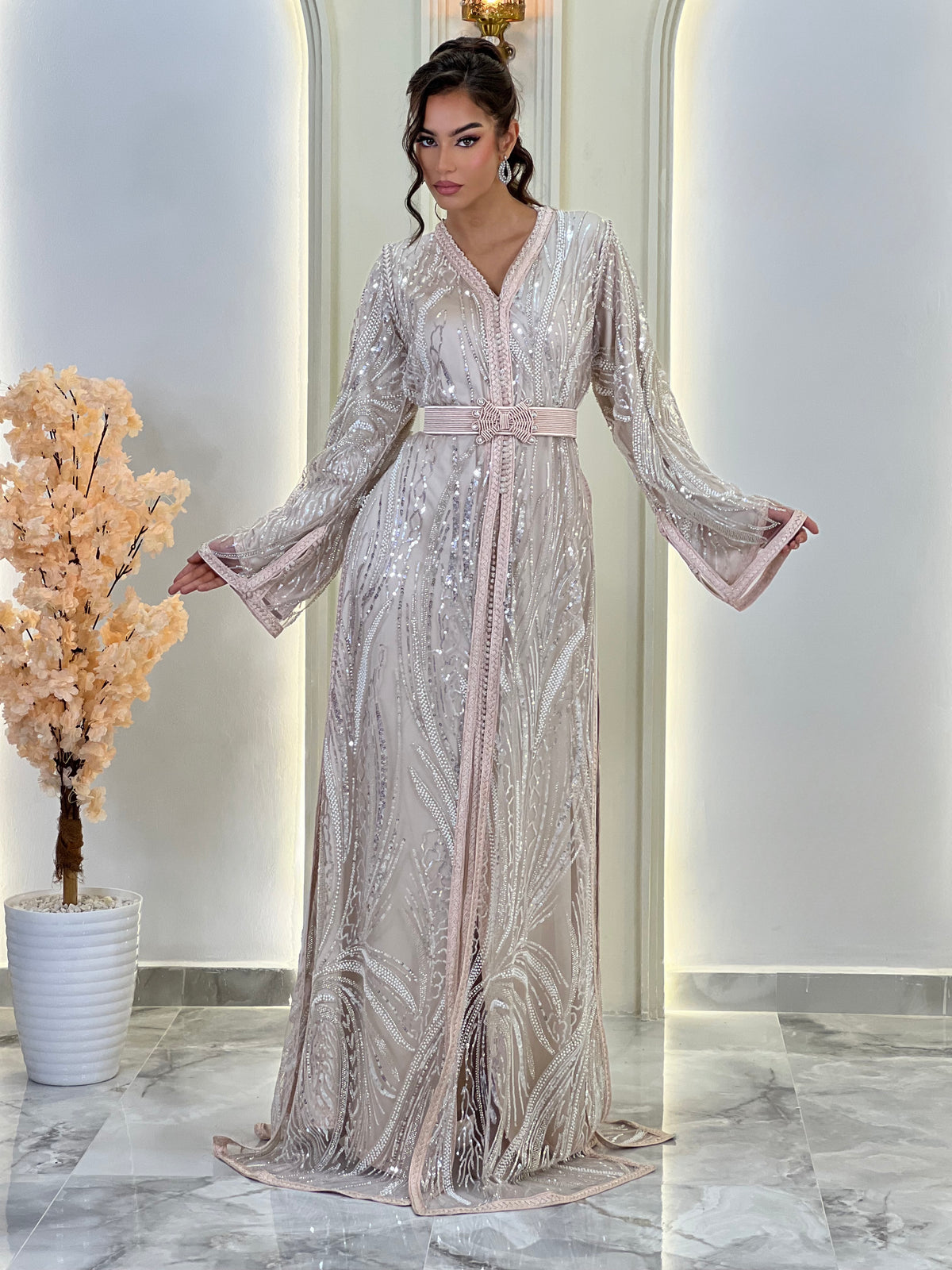 Flore Champagne, lebsa marroquí beige de gasa – vista 9 | Kaftan Elegance
