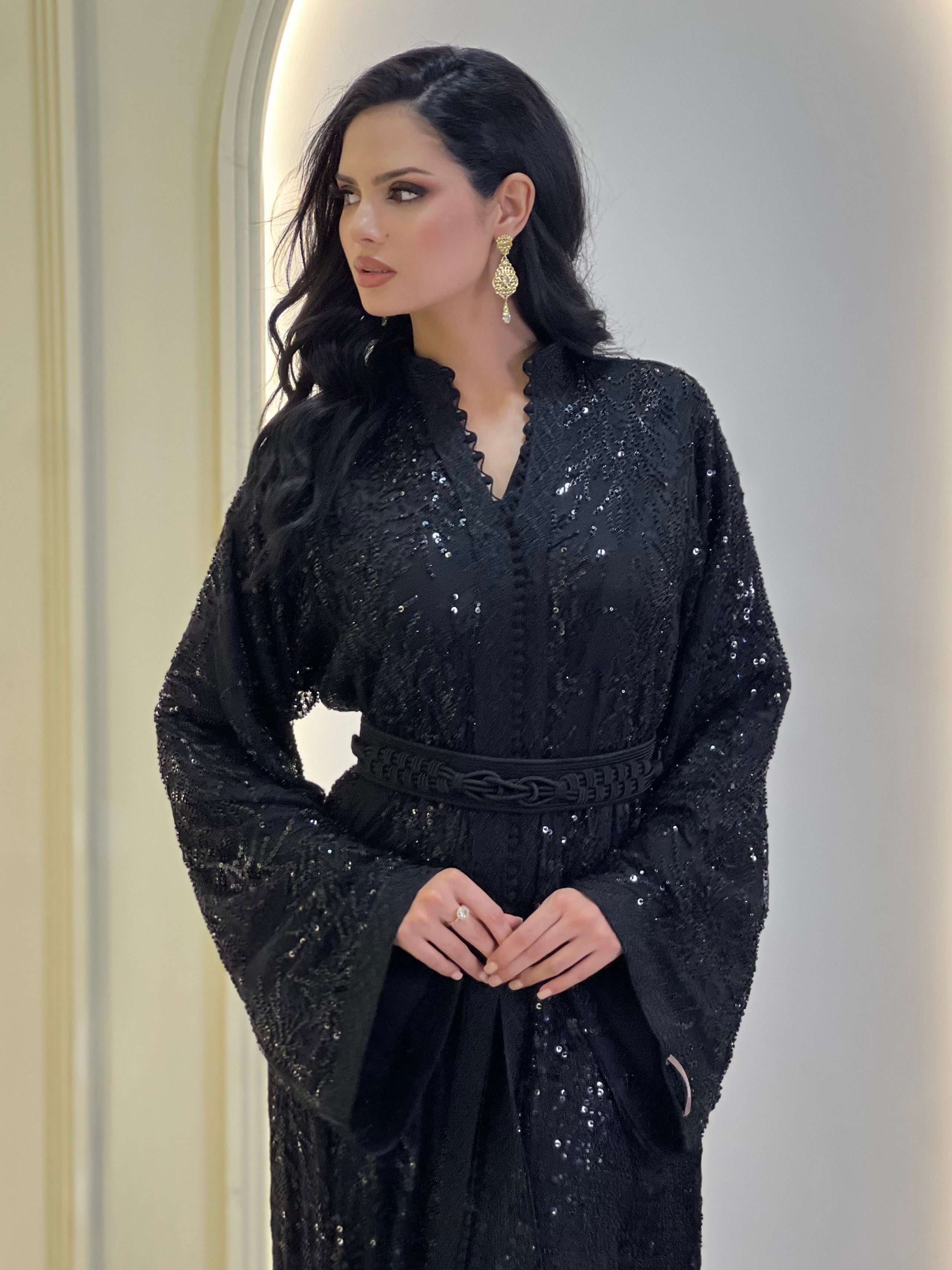 Amoura Black
