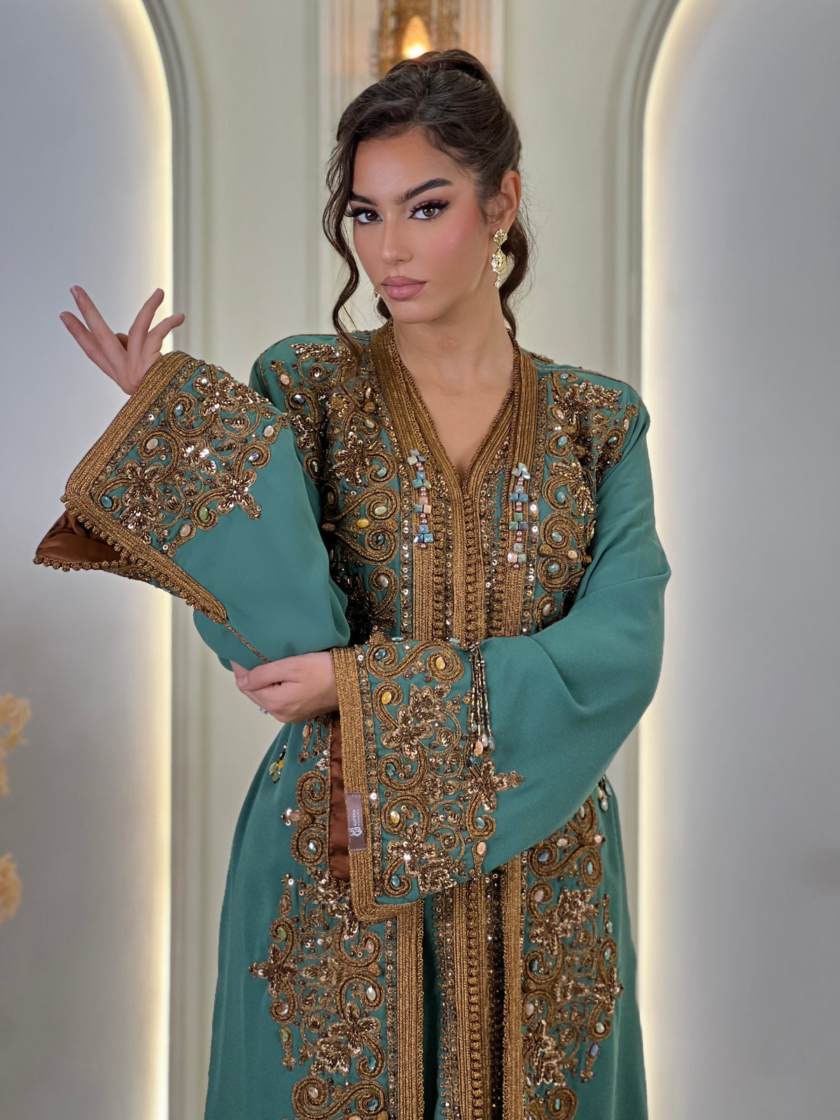 Lebsa Elissia, lebsa marroquí de crepé – vista 4 | Kaftan Elegance