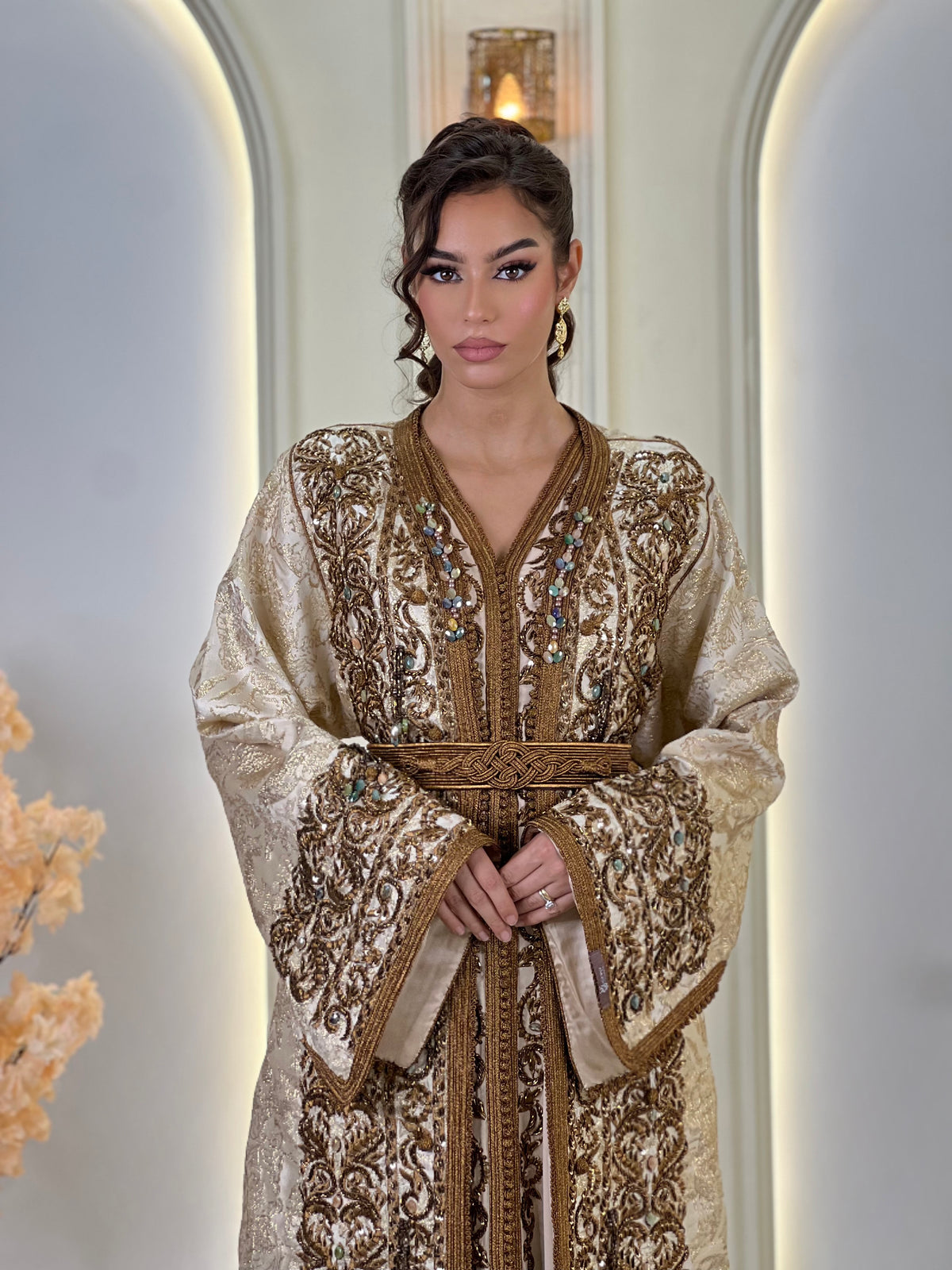 Lebsa Reine, lebsa marocaine en brocart – vue 6 | Kaftan Elegance