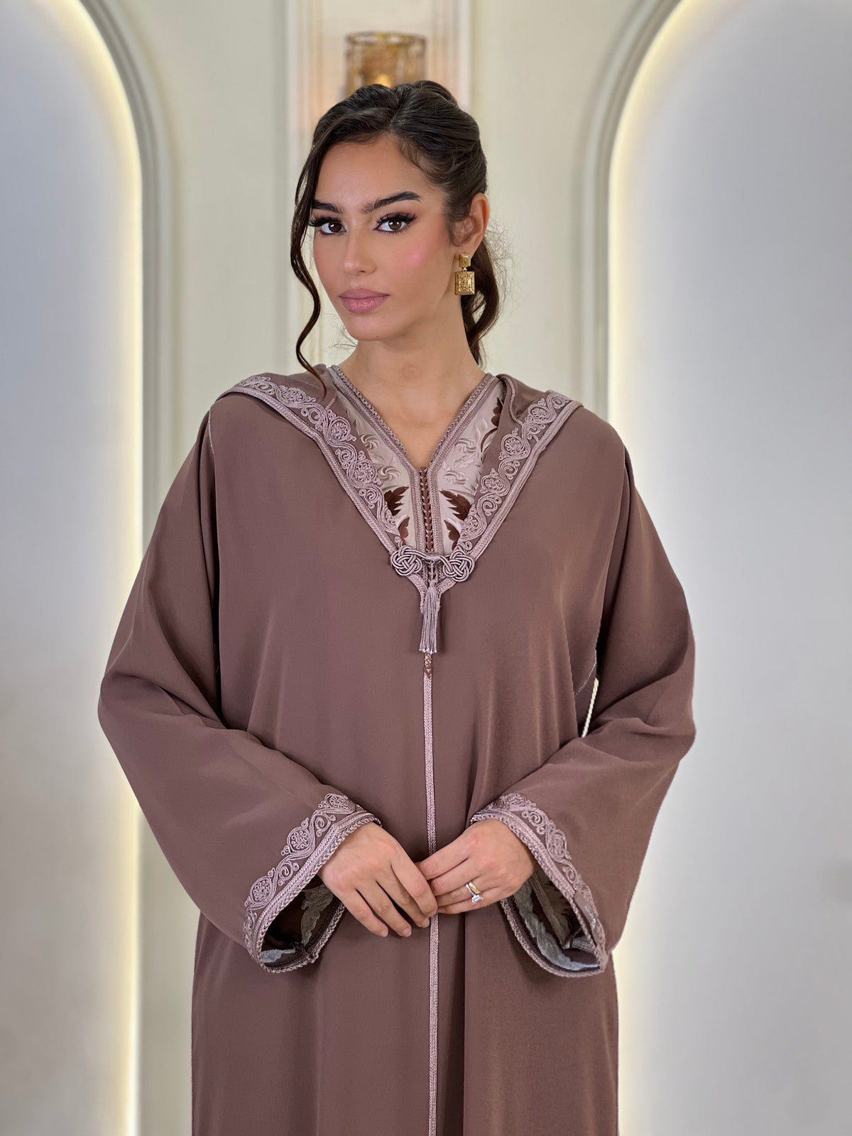Jellaba Solivana, djellaba marocaine en crêpe – vue 3 | Kaftan Elegance