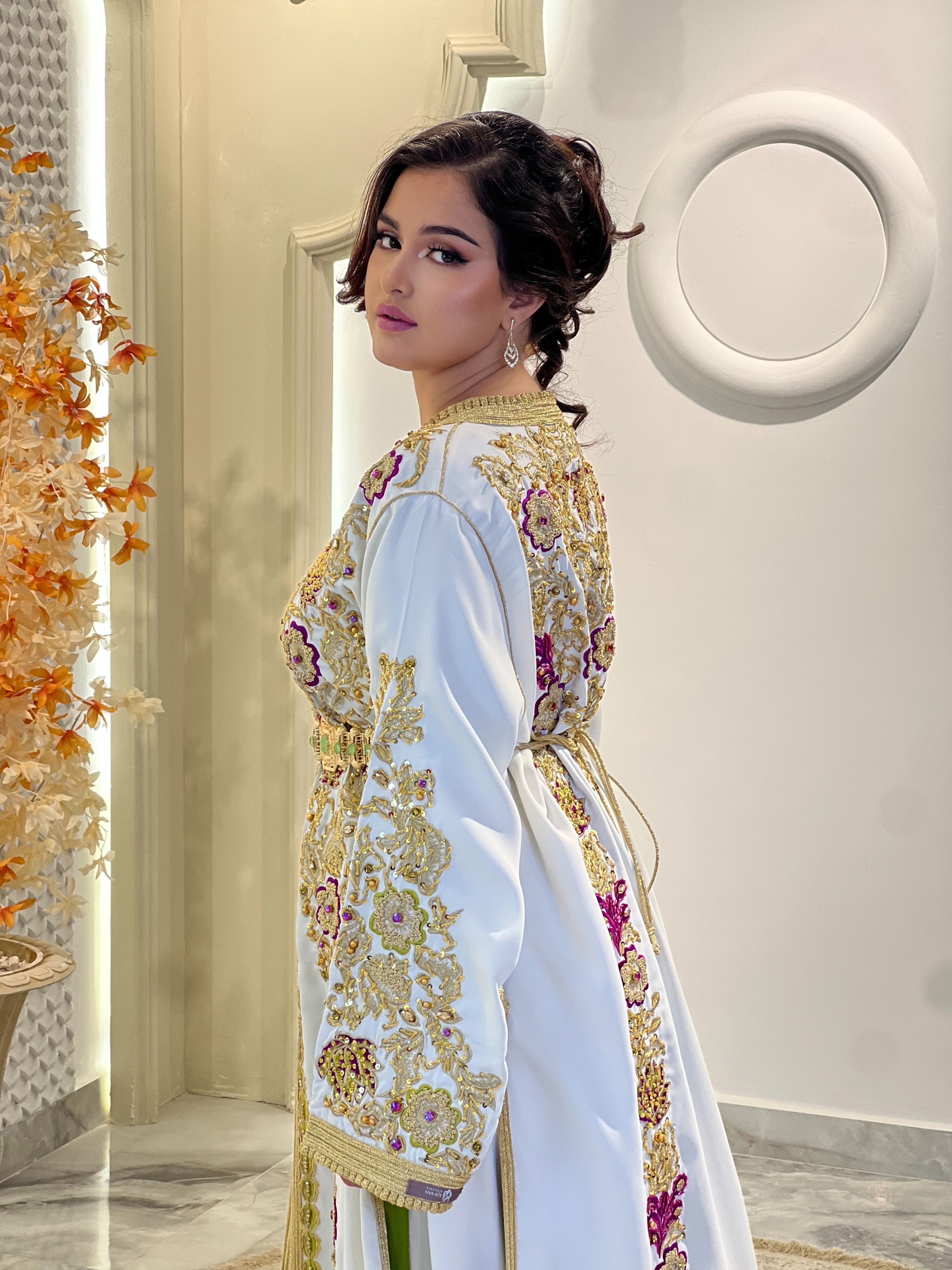 Exclusive Takchita Dina