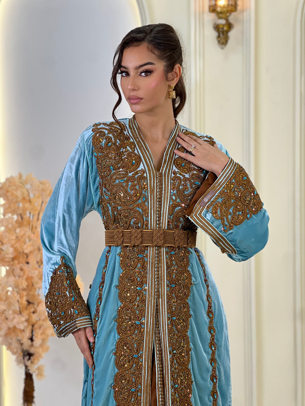 Perline Dusty Blue, lebsa marocaine bleue en velours – vue 3 | Kaftan Elegance