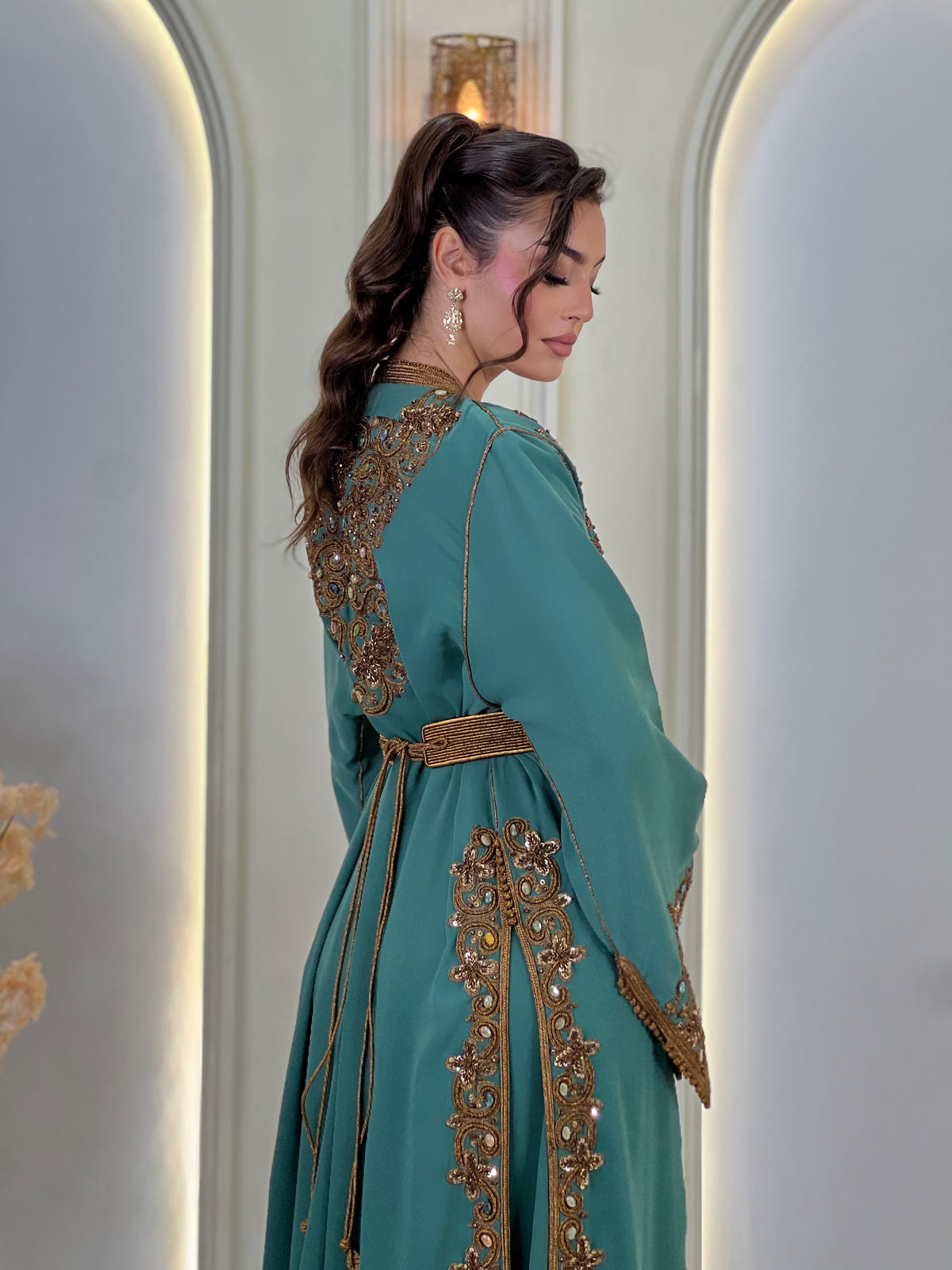 Lebsa Elissia, lebsa marroquí de crepé – vista 2 | Kaftan Elegance