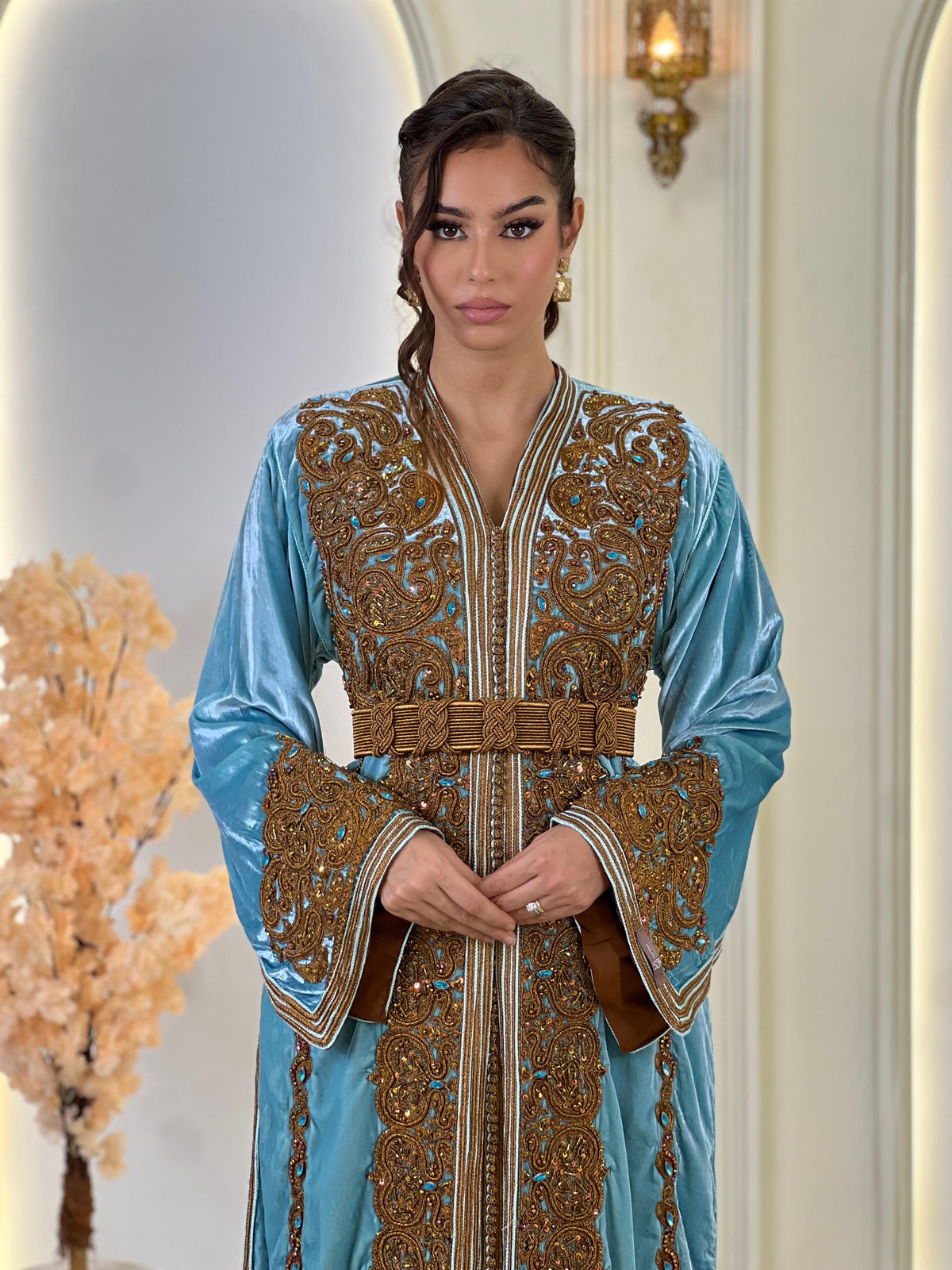 Perline Dusty Blue, lebsa marocaine bleue en velours – vue 6 | Kaftan Elegance